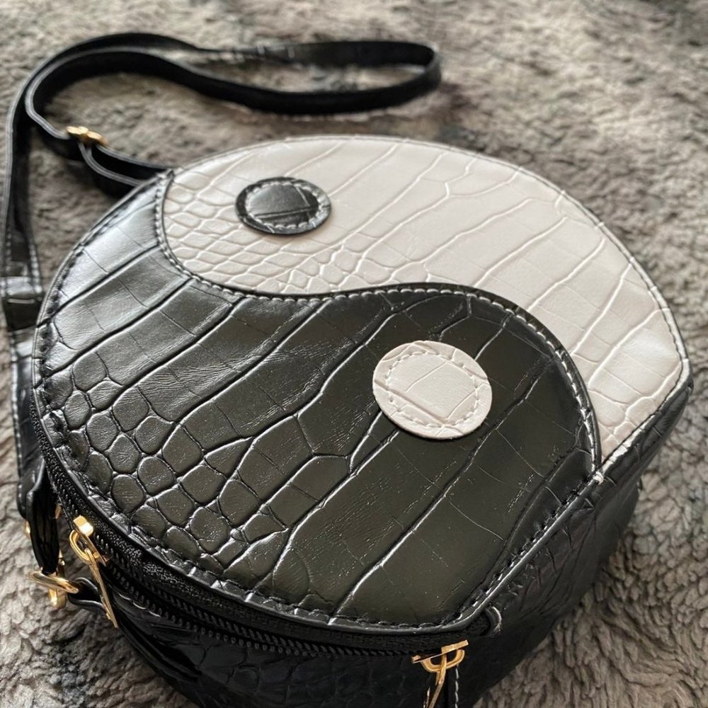 Opposites Attract Vegan Leather Purse - Picture 3 of 11